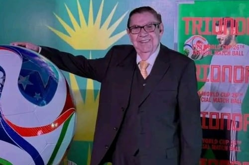Icónico narrador de futbol en México se debate entre la vida y la muerte: Piden orar por él