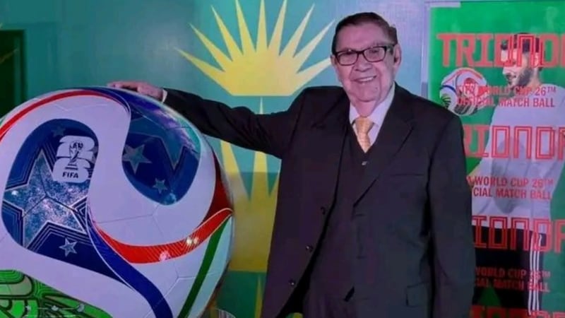 Icónico narrador de futbol en México se debate entre la vida y la muerte: Piden orar por él