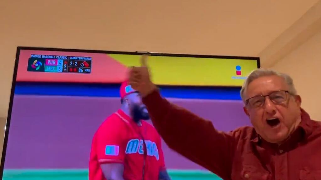 AMLO celebró la victoria de México en el Clásico Mundial.