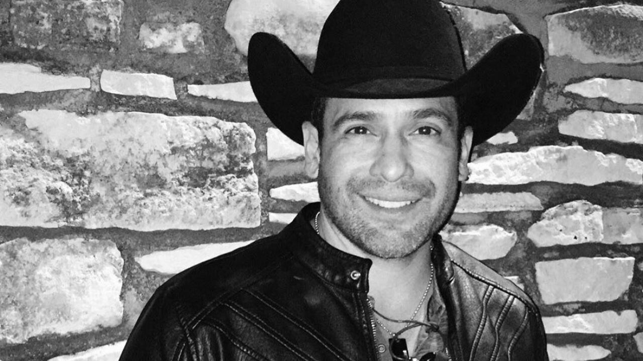 Bobby Pulido, la estrella de la música tejana cambia la música por la política
