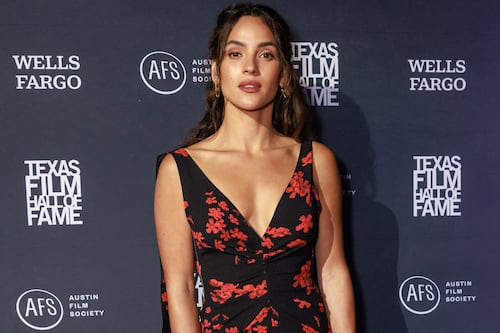 Adria Arjona, la fantasía de una mujer fatal