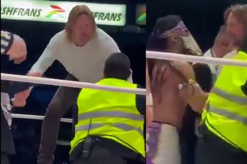 Aficionado invade ring de la Arena México en plena función, ¿agredió a luchador?