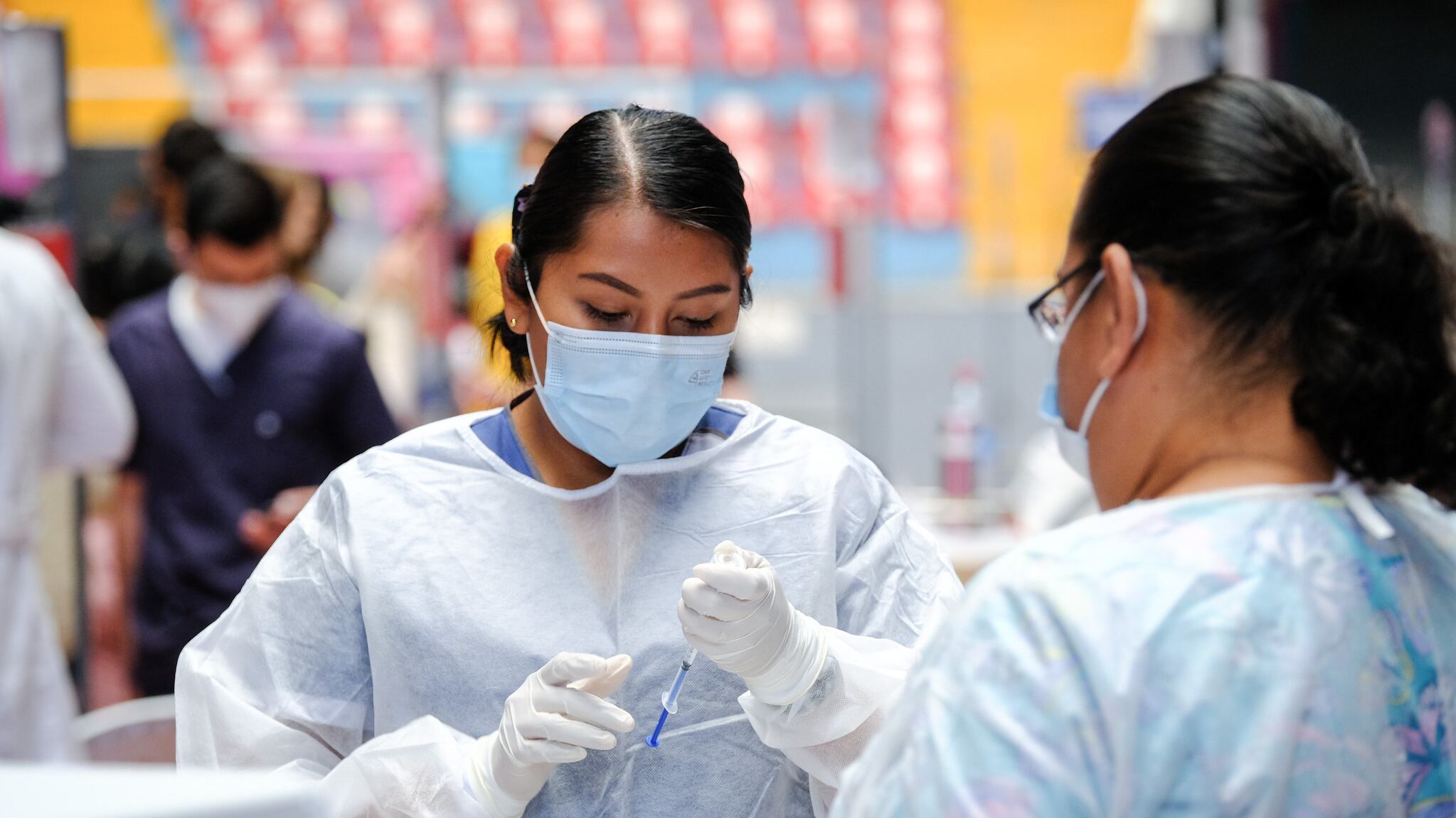 El único requisito que se pide a la población beneficiada, es que hayan pasado cuatro meses entre la última dosis y la aplicación del nuevo biológico.