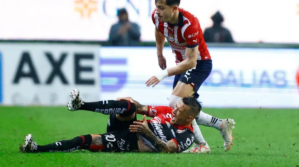 Brian Lozano se volvió a lesionar con el Atlas en su regreso a las canchas.