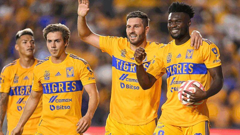 También fue expulsado