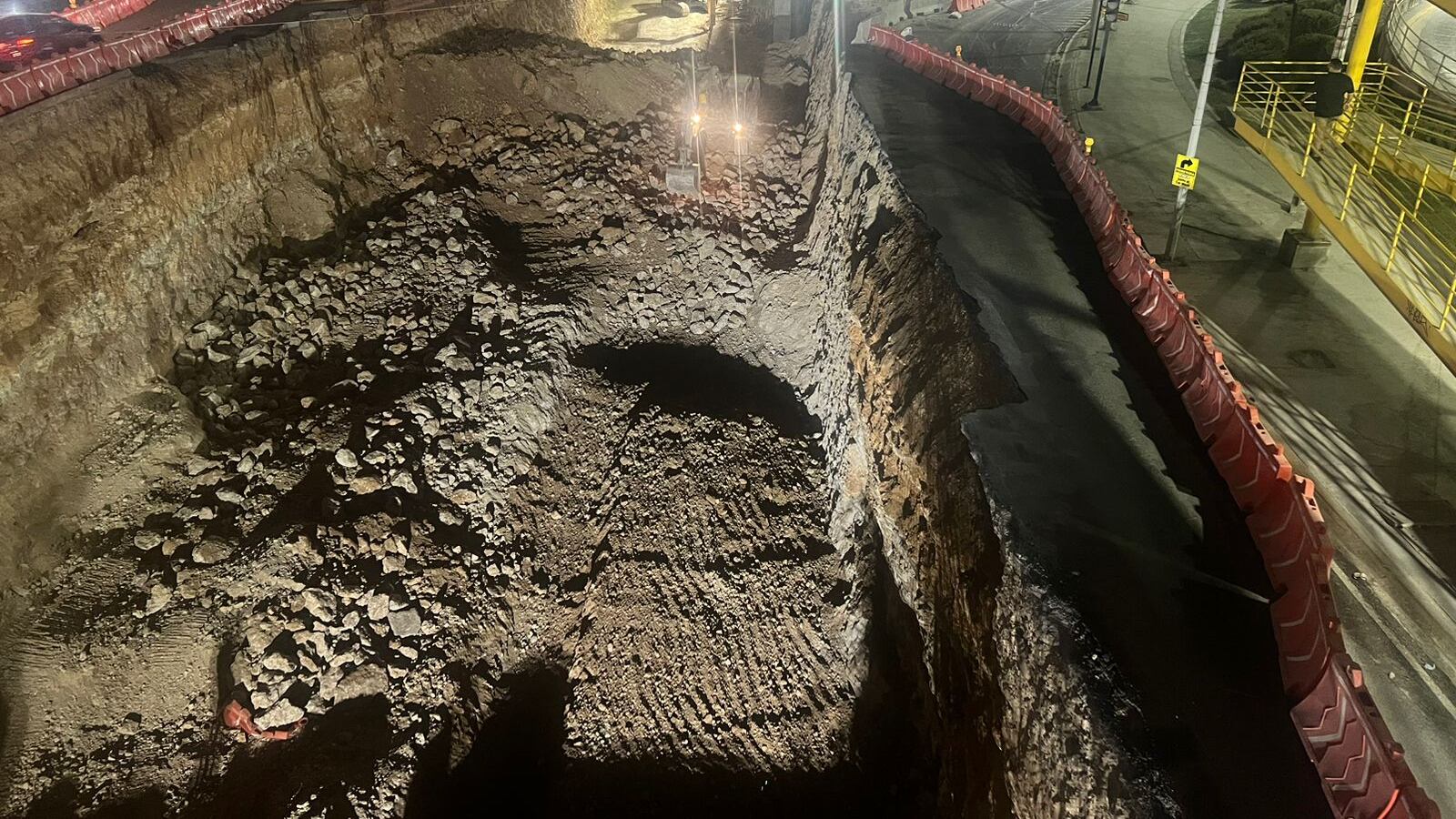 Como medida preventiva se adelantó unas horas el cierre de los carriles cercanos
a la zona del deslave.