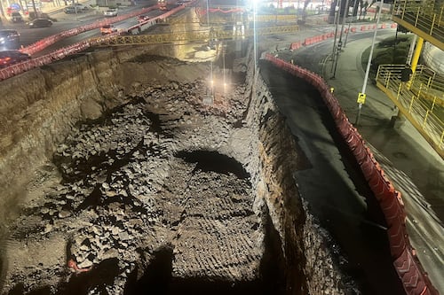 Deslave de más de 10 metros se produce en obras de Paseo de los Leones y Puerta de Hierro en Monterrey