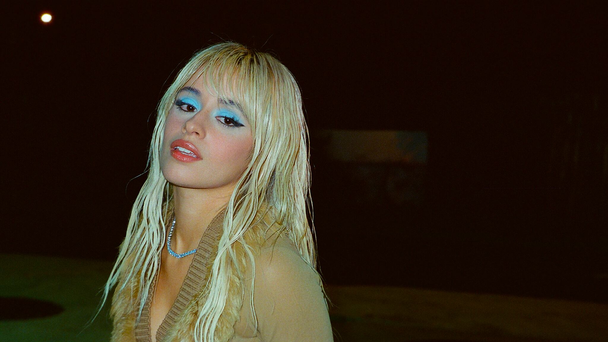 Rubia, atrevida y divertida es como llega para su cuarto álbum.