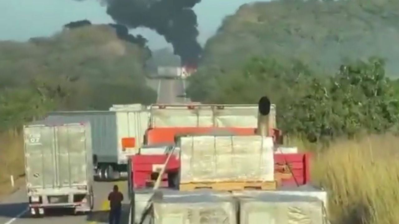 Balaceras y bloqueo en Sinaloa