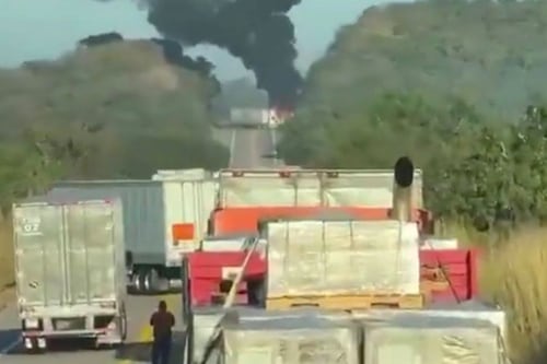 Balaceras y bloqueos desatan el caos: carreteras cerradas en Escuinapa, Sinaloa