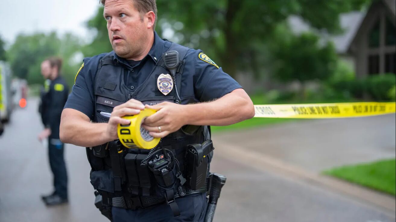 También las parejas de los funcionarios se vieron involucrados. (Chicago Tribune)