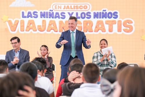 Anuncian transporte público gratuito para niños; beneficio constará de dos pasajes diarios