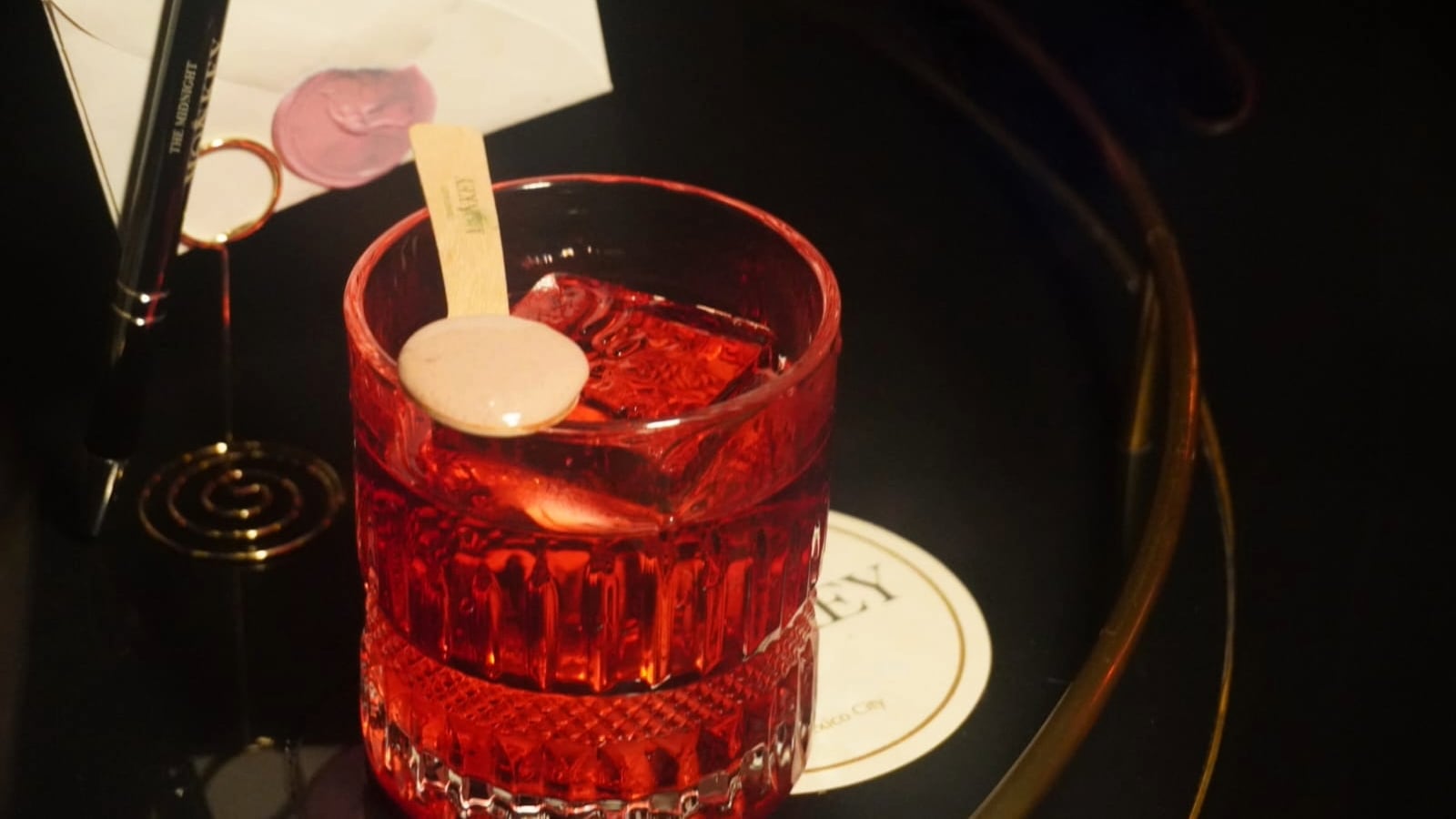 Para festejar un aniversario más, el speakeasy ha preparado un fin de semana repleto de cócteles de autor e invitados sorpresa