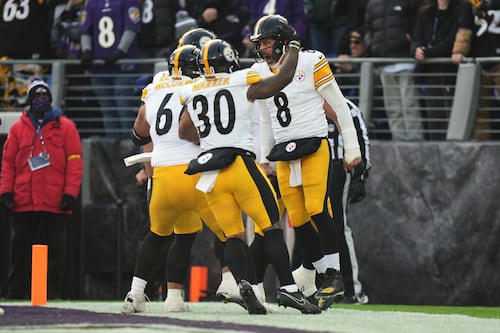 Steelers le arrebata la cima de la AFC Norte a Ravens con un inspirado Aaron Rodgers