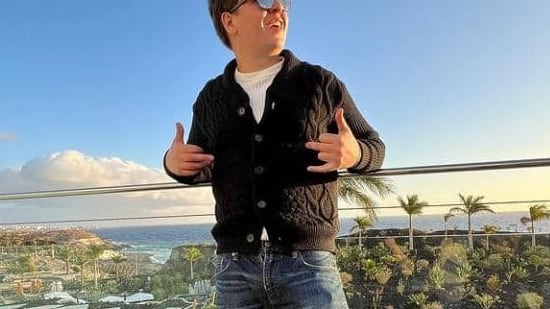 El influencer es conocido por mostrar sus exuberantes lujos