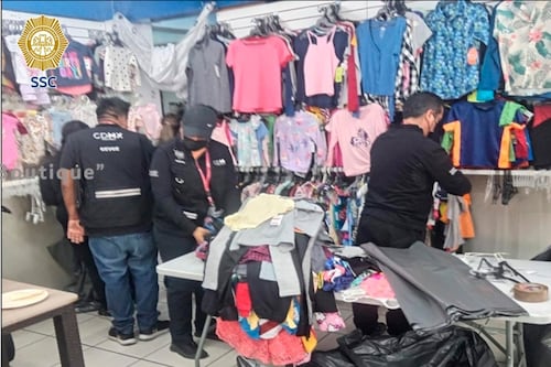Golpe en la GAM: decomisan cargamento masivo de ropa ilegal en CDMX… así operaba el local