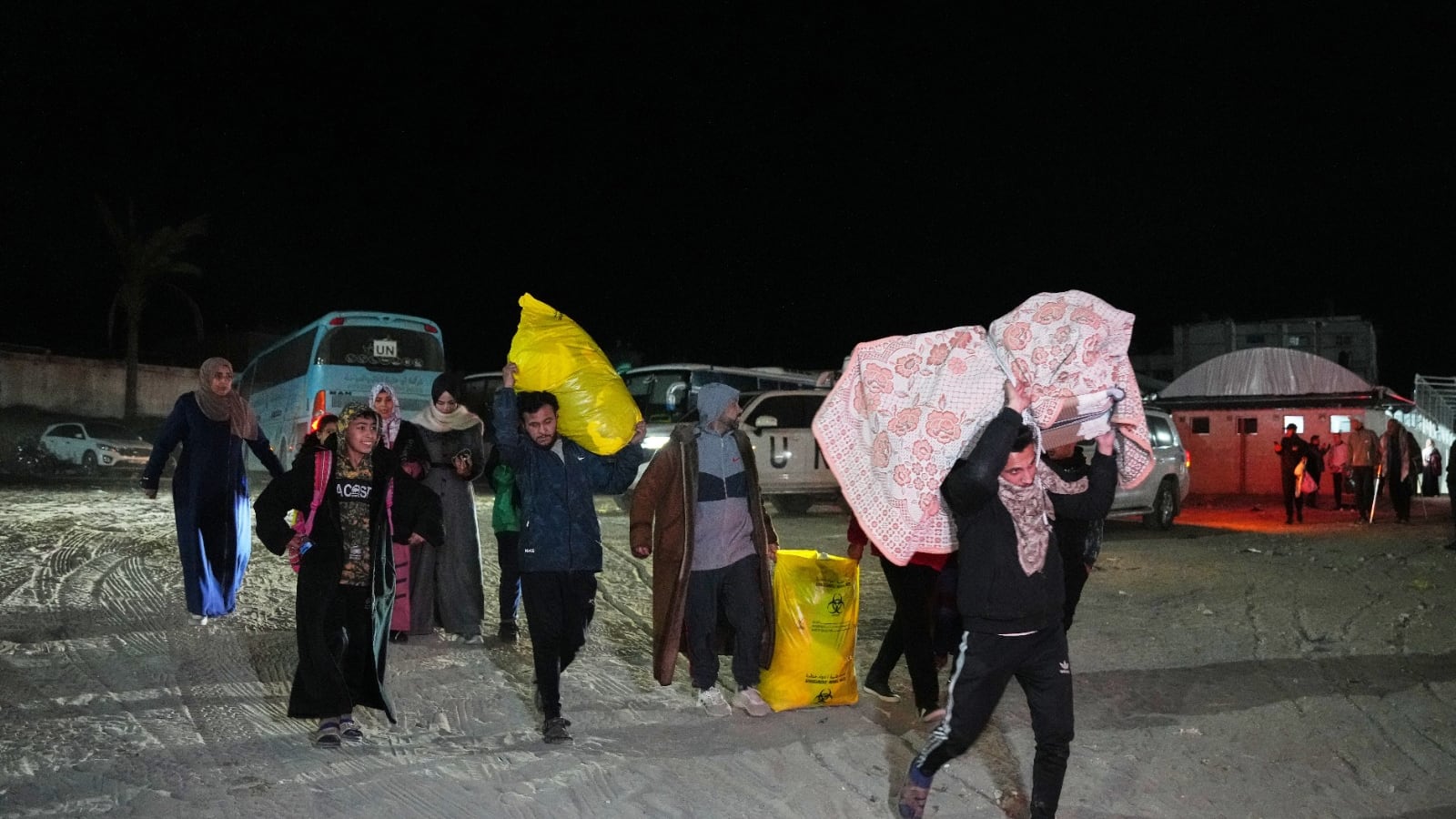 Rafah, destruida y desplazada: la reapertura del cruce no cambia la realidad civil