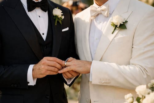 Famoso periodista de espectáculos que sufrió un secuestro, se casó con su novio