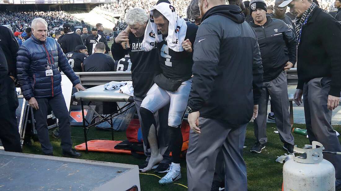 Derek Carr se perderá lo que resta de la temporada|AP