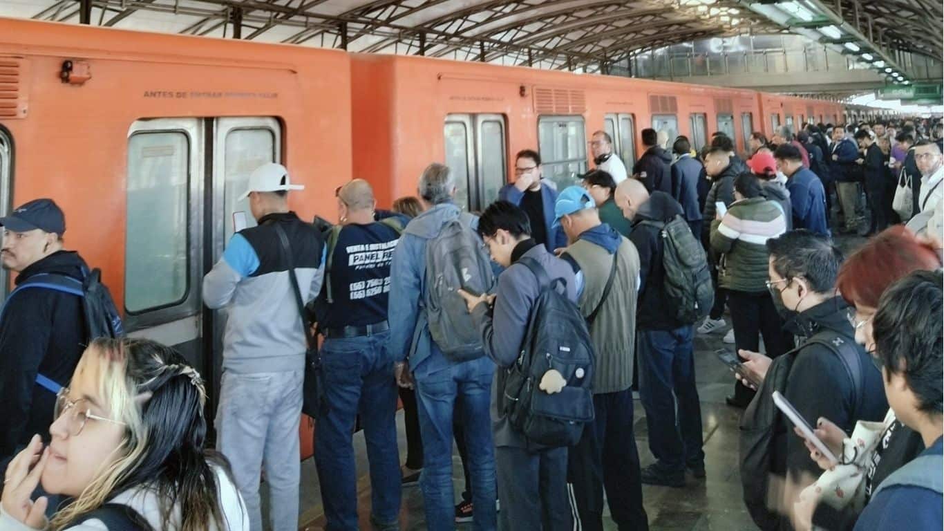 Alta demanda de usuarios en el Metro