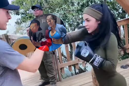 Karely Ruiz recibe impactante golpe previo a debutar como boxeadora, ¿la noquearon?