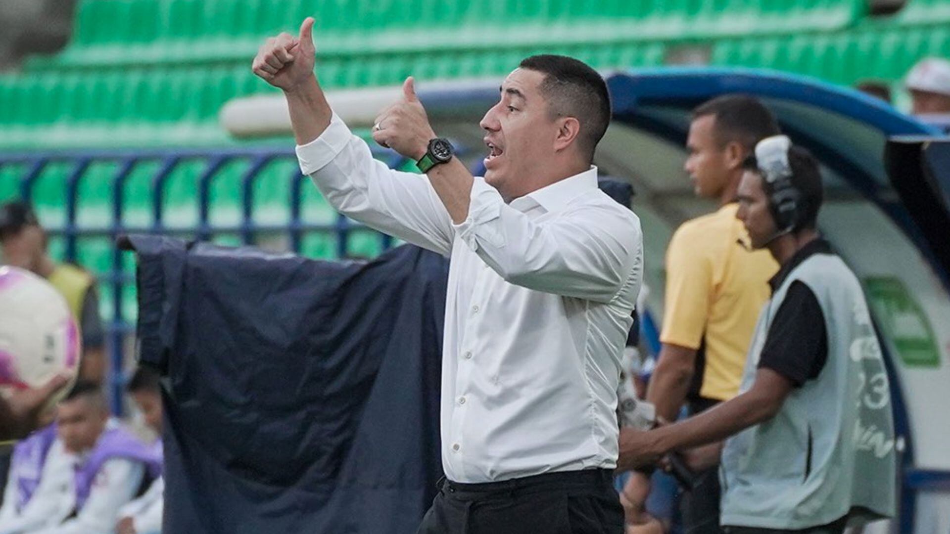 Elvis Perlaza trató de soberbio e irrespetuoso a Efraín Juárez y explicó por qué lo expulsaron