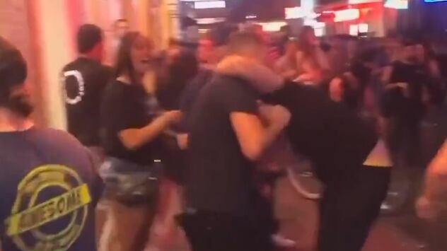 Nate Díaz se vio involucrado en una pelea callejera.