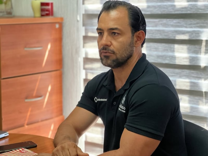El titular de la Dirección, Jonadab Martínez, comparte para Publimetro México detalles sobre la regularización de los depósitos vehiculares en el estado. ESPECIAL/ JONADAB MARTÍNEZ