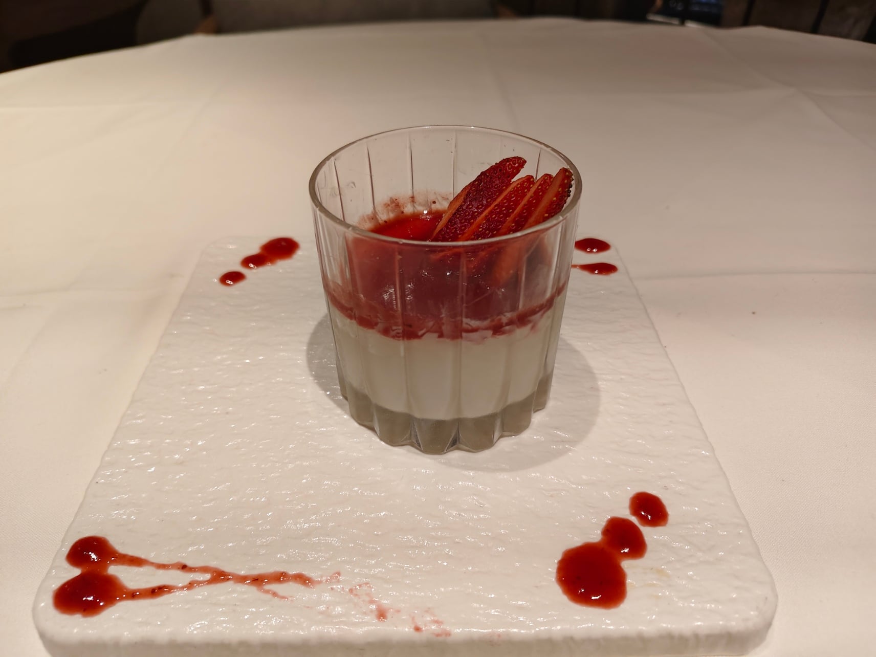 De postre una panna cotta para cerrar con broche de oro la cena deliciosa.