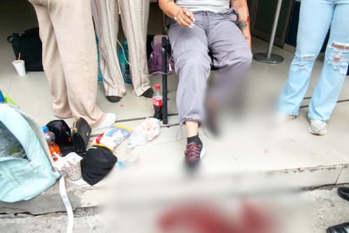 Mujeres se extraen sangre frente a Fiscalía CDMX para exigir justicia; así ocurrió