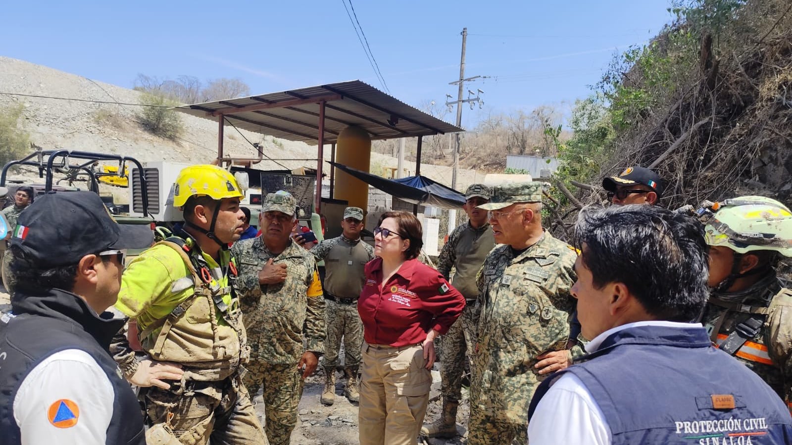 Han pasado ya las primeras 100 horas; uno de los cuatro trabajadores ya ha sido puesto salvo.
