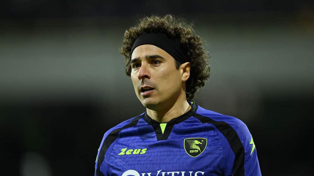 Guillermo Ochoa y el Salernitana son últimos de la tabla general.