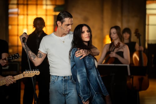 Laura Pausini lanza colaboración con Achille Lauro en plena gira por México