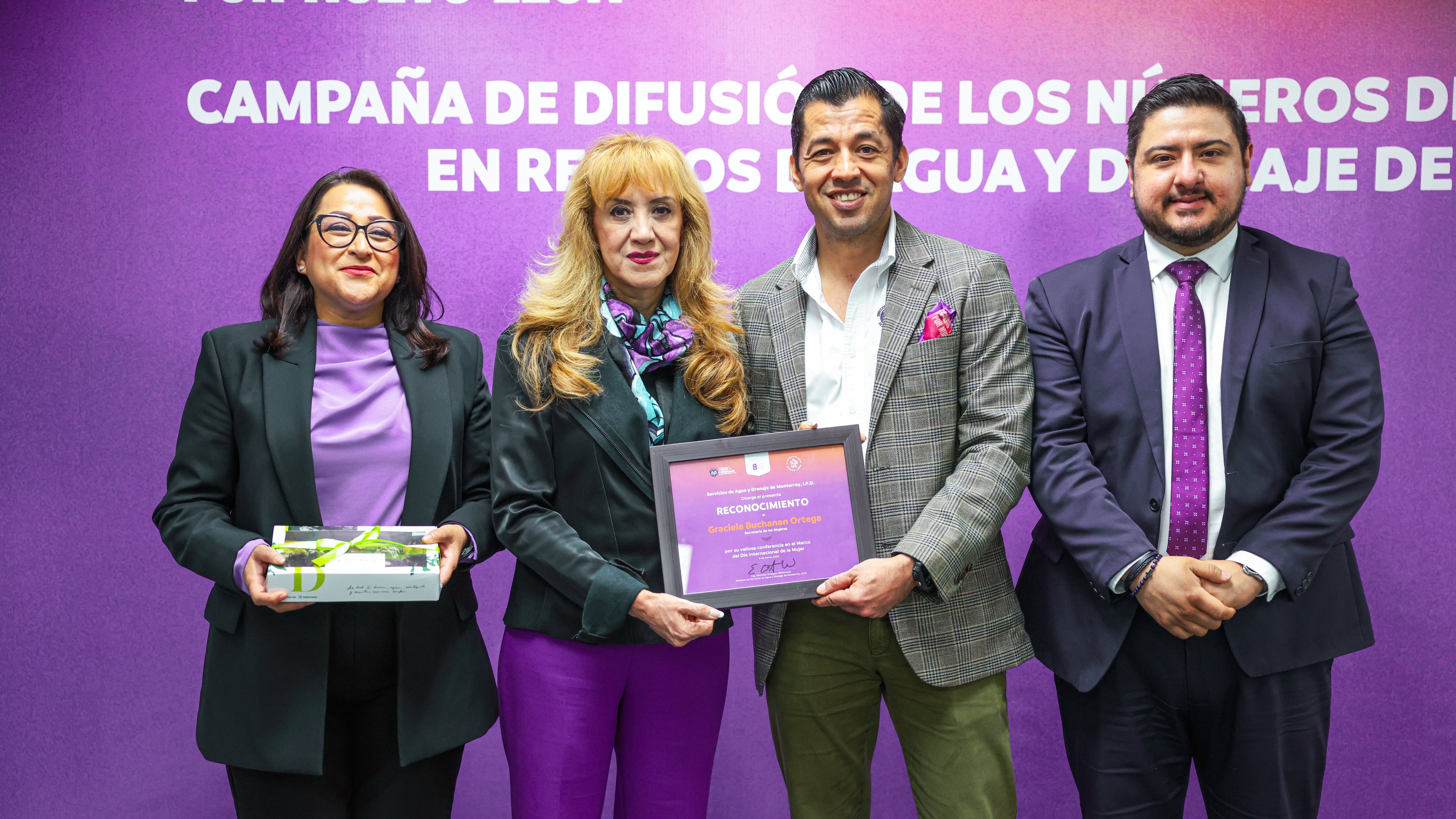 Esta colaboración entre Agua y Drenaje y la Secretaría de las Mujeres beneficiará a las usuarias.