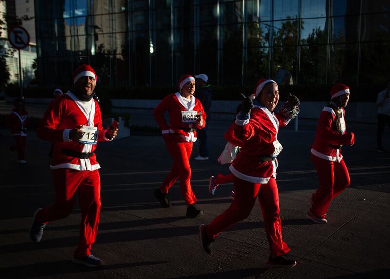 The Santa Run 2024: Las mejores fotos de la carrera de Santa Claus en CDMX; revive la magia navideña