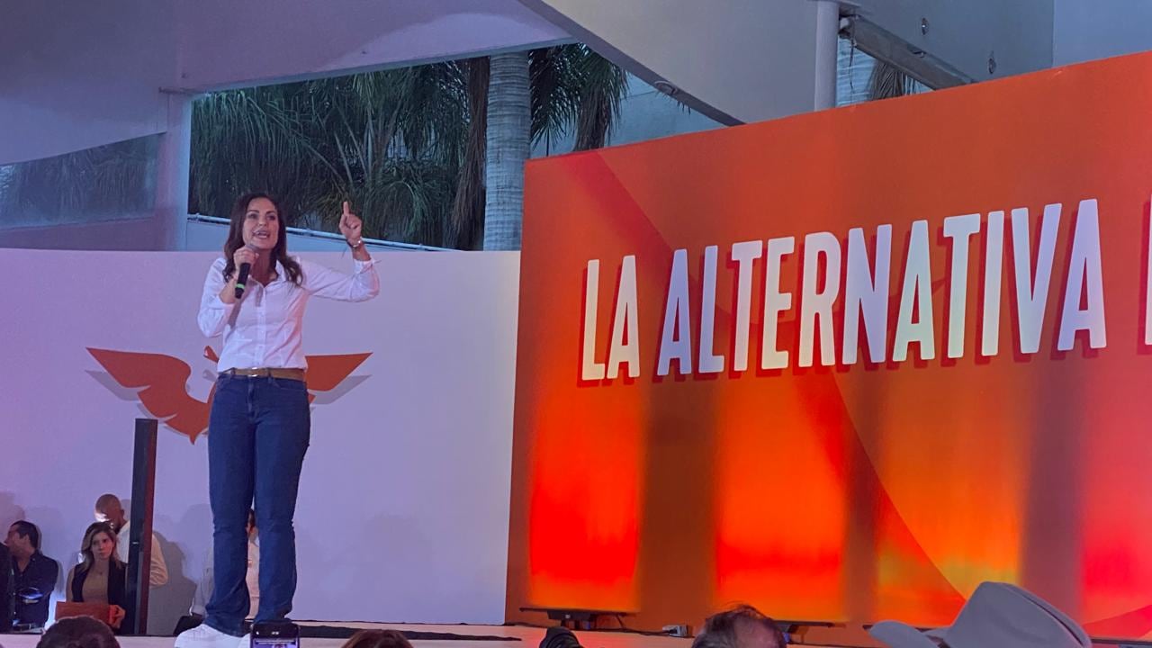 La alcaldesa de León confirma su salida del PAN y su incorporación a Movimiento Ciudadano en un evento con líderes nacionales.