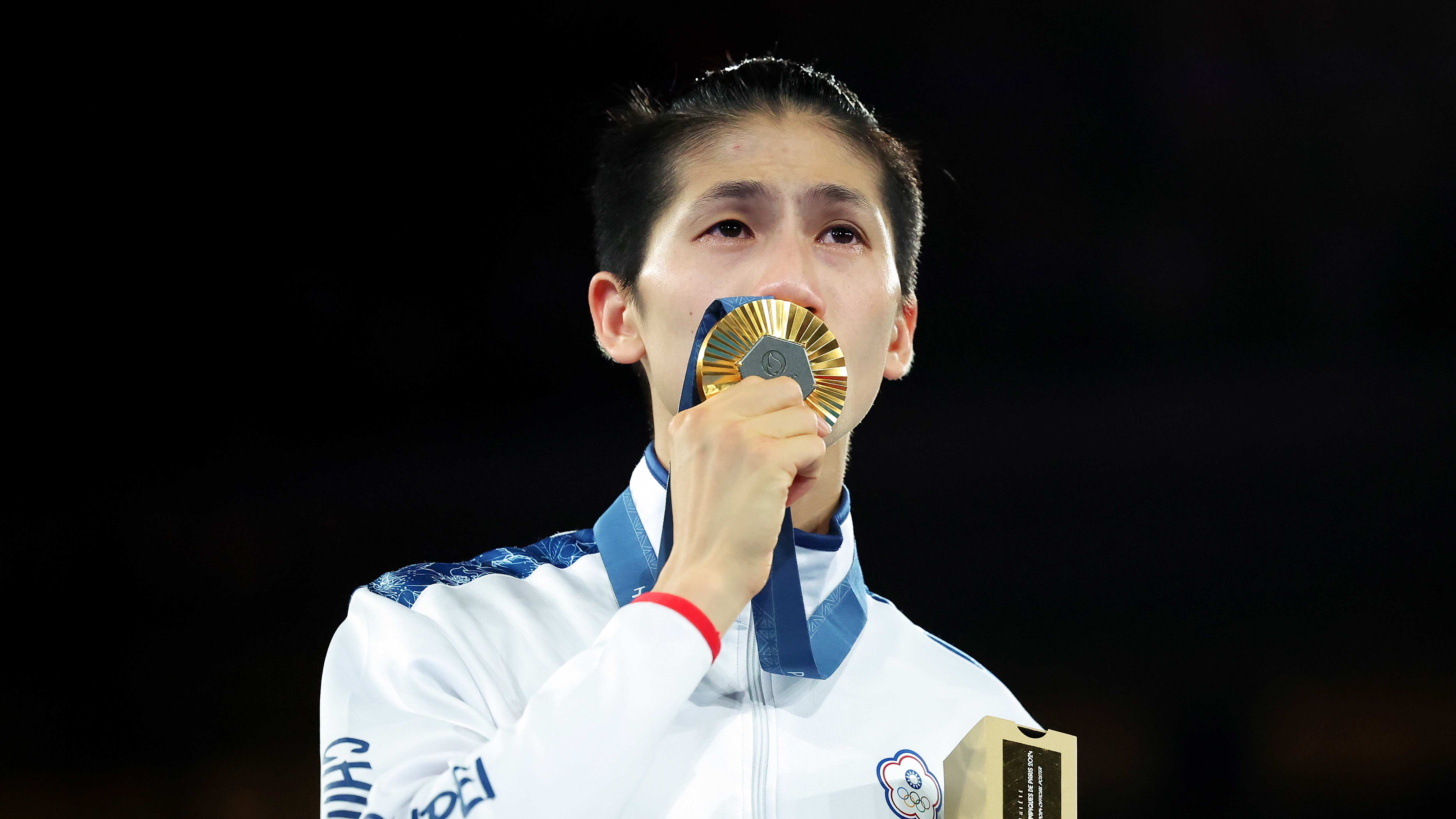 La boxeadora china Lin Yu-ting se cuelga el oro tras polémica de género.