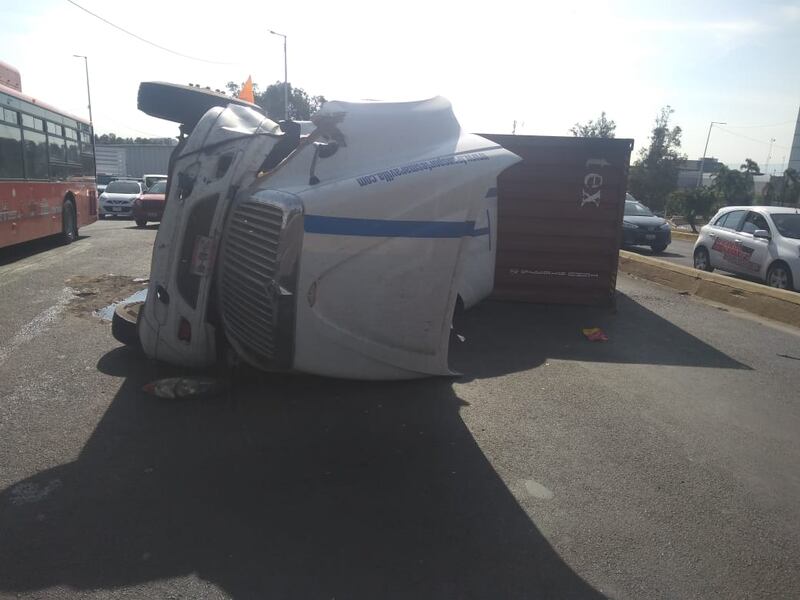 Dentro de la unidad de transporte público no se reportaron a personas lesionadas.