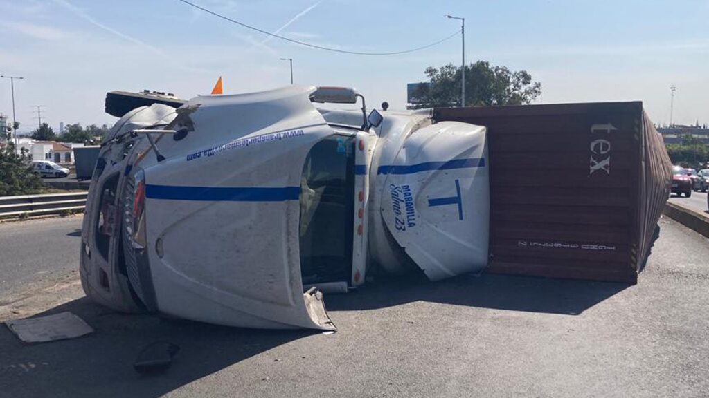 A pesar de la gravedad del percance, no se reportaron personas lesionadas.