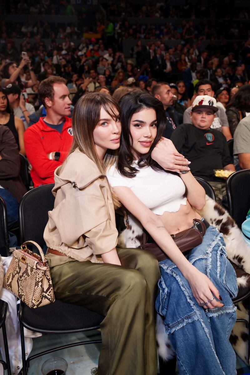 Belinda y Kenia Os disfrutando de la NBA en México
