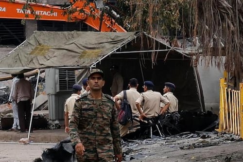 Sube a 279 la cifra de muertos en accidente de avión en India