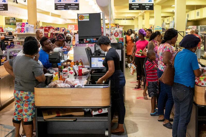 Daños, destrucción, damnificados y compras de pánico ha dejado el ciclón a su paso por el Mar Caribe.