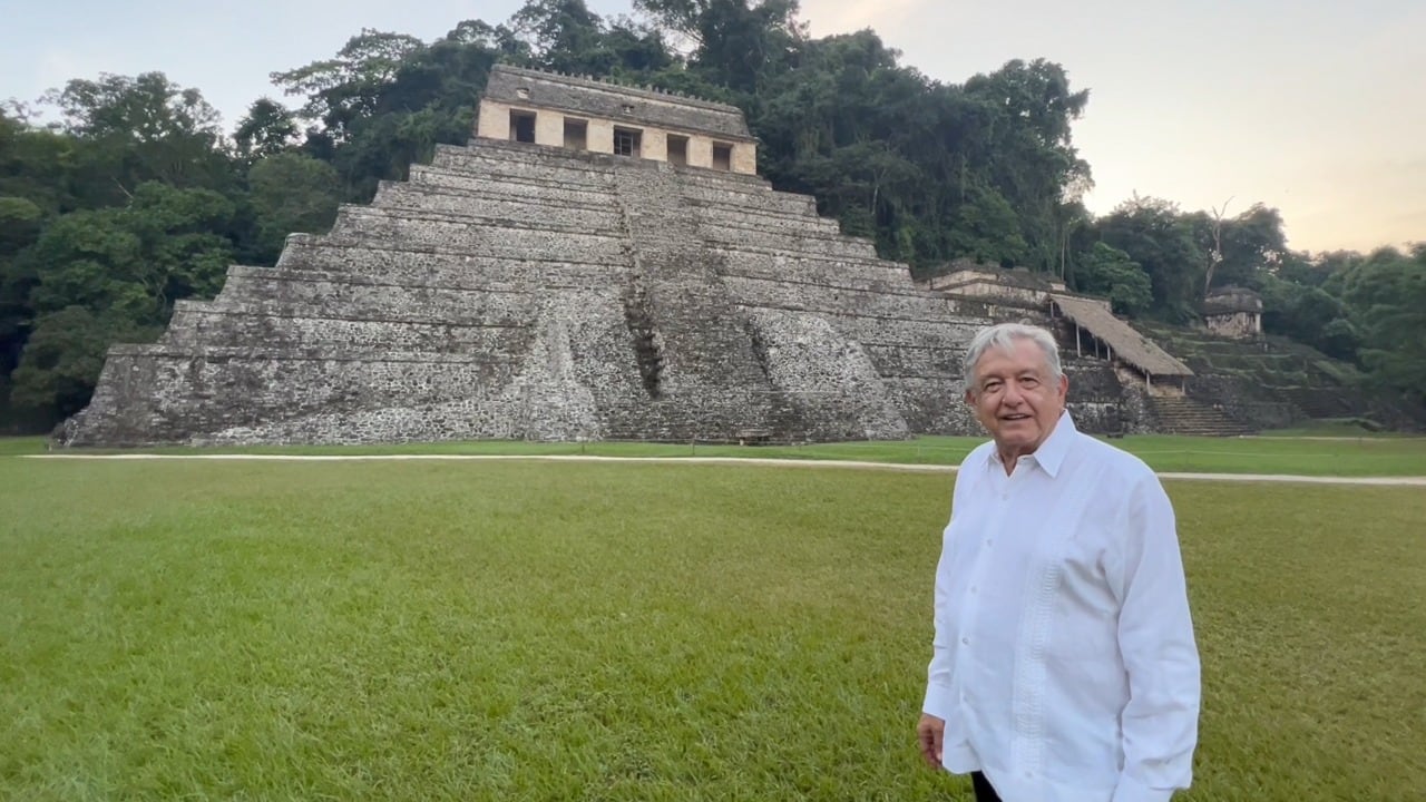 AMLO desea feliz Año Nuevo desde Palenque, Chiapas