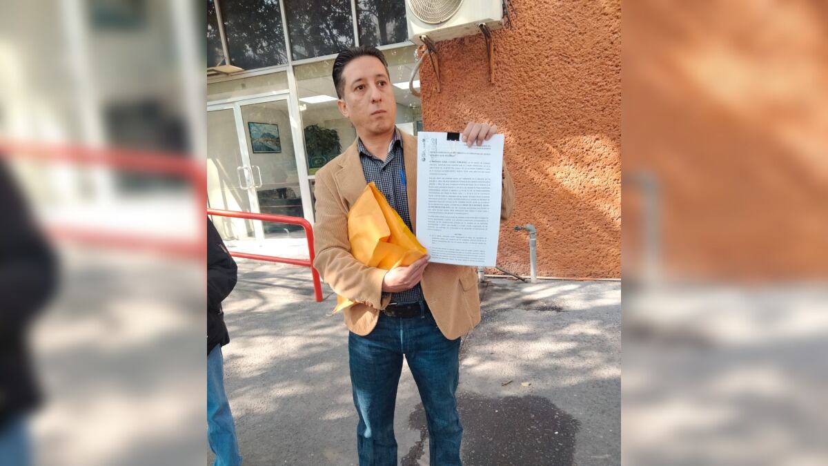 El abogado Eduardo Azael Flores Hernández se presentó en representación de los empleados municipales.