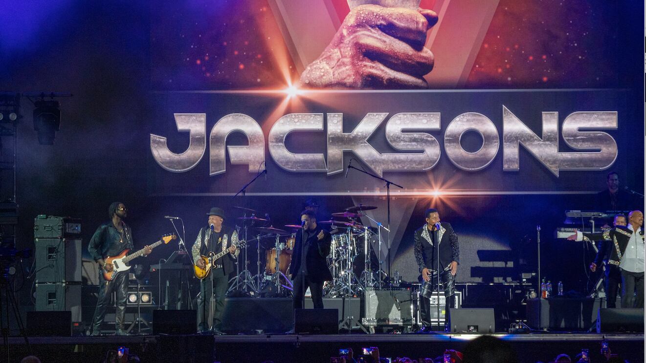 Gipsy Kings, Village People y The Jacksons provocaron una viaje al pasado.