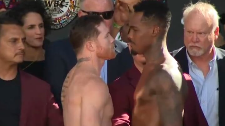 Canelo Álvarez y Jermell Charlo superaron sin problemas la báscula.