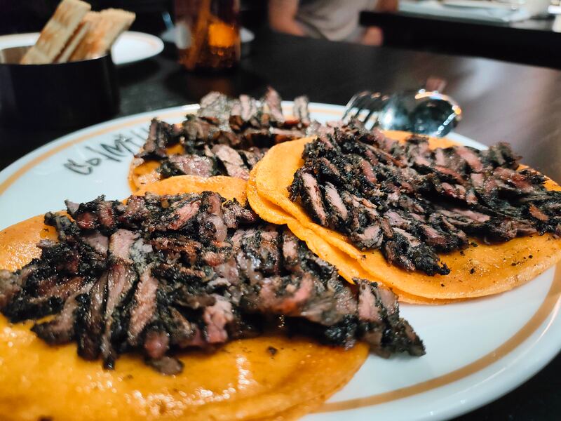 Colmillo y Sra. Tanaka son dos opciones que no puedes dejar de visitar. Cada uno promete una experiencia culinaria única que se complementa con un buen ambiente y una agradable atención