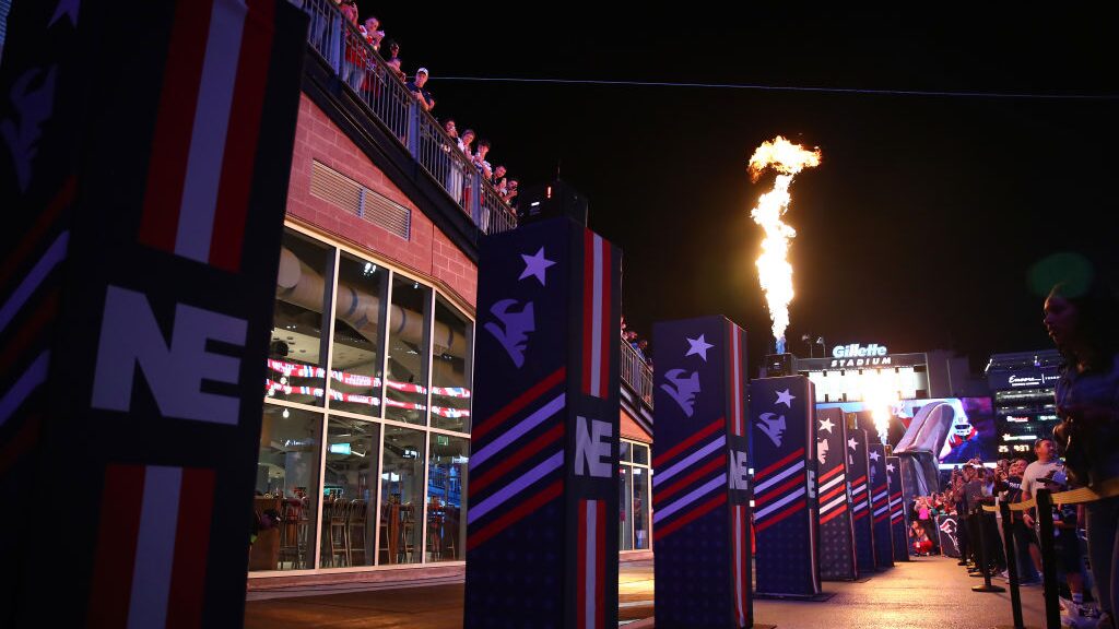 En la semana 1 de la NFL, el Gillete Stadium le rindió homenaje a Tom Brady.