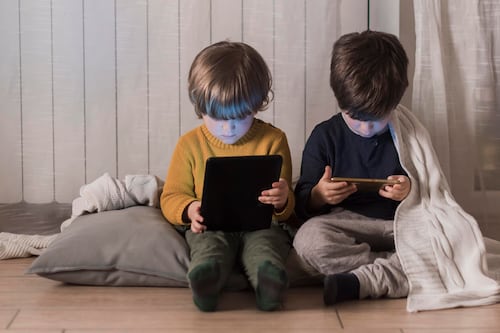 ¿Sabías que los algoritmos moldean el mundo digital de los niños?