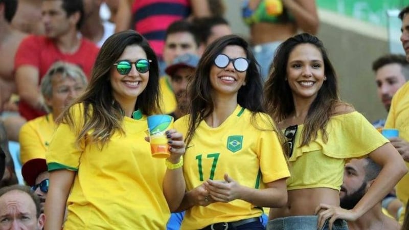 Mujeres aficionadas el futbol